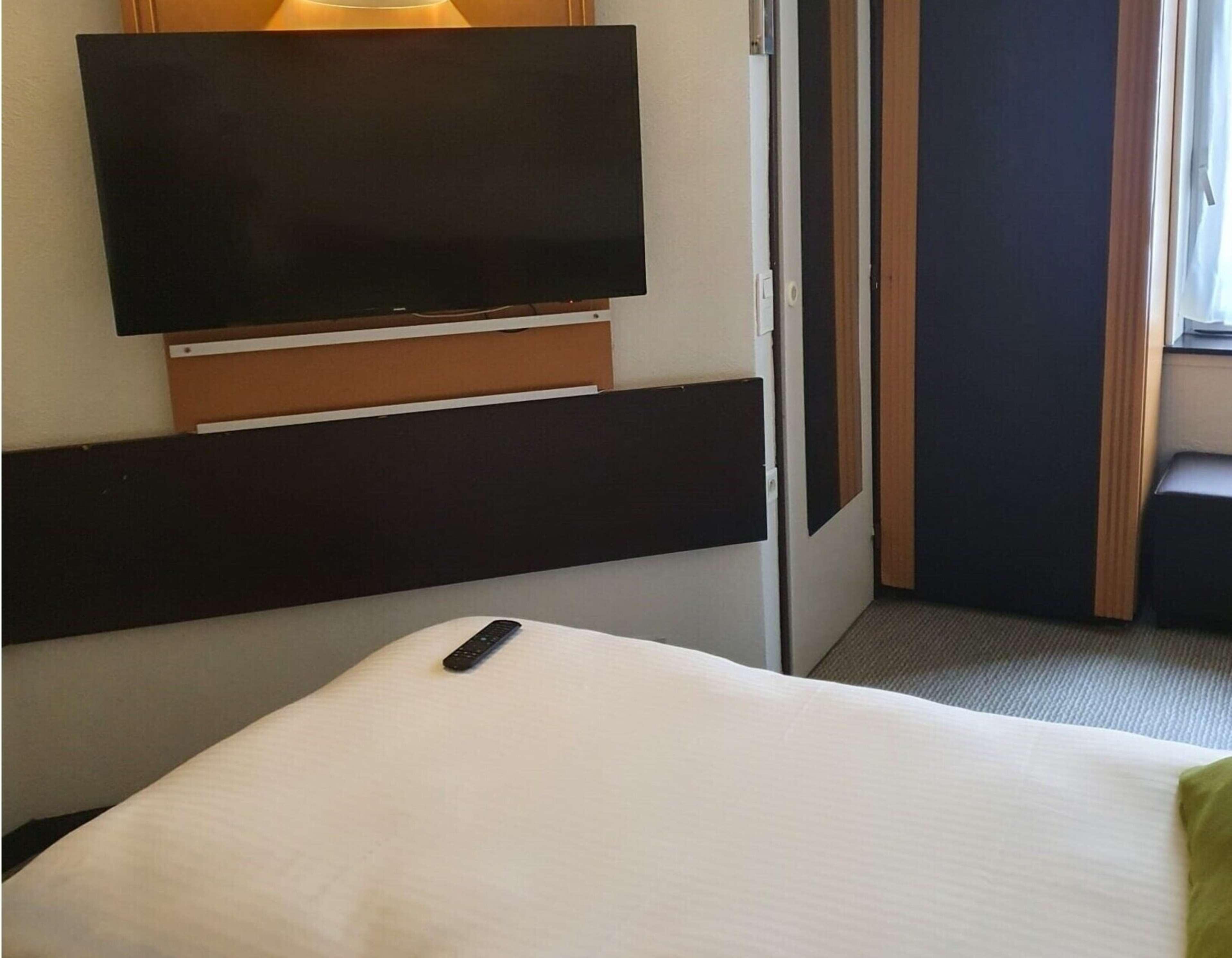 โรงแรมกีริอ๊าด วีลฟรองช์ ซูร์ ซาออน วิลฟร็องช์-ซูร์-โซน ภายนอก รูปภาพ